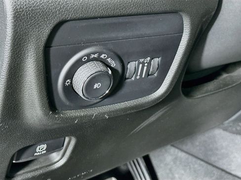 Used 2023 Jeep Grand Cherokee L Limited w/ Luxury Tech Group II AWD/4WD image 17