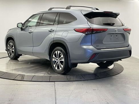 Used 2020 Toyota Highlander XLE image 3