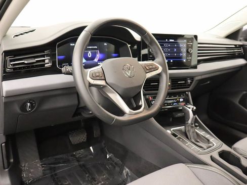 Certified 2025 Volkswagen Jetta SE w/ Sunroof Package FWD image 15