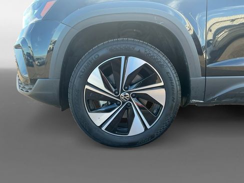 Used 2024 Volkswagen Taos SE w/ Panoramic Sunroof Package image 14