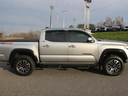 Used 2019 Toyota Tacoma TRD Off-Road w/ Technology Package image 8