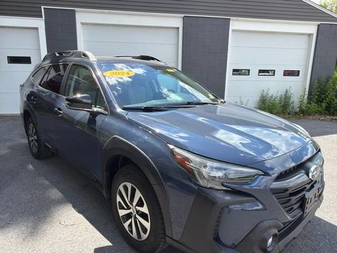Used 2024 Subaru Outback Premium AWD/4WD image 6