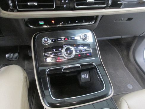 Used 2023 Lincoln Nautilus AWD w/ Premium Package image 40