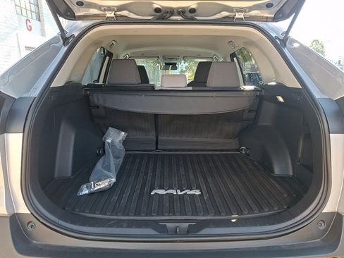 Used 2025 Toyota RAV4 XLE AWD/4WD image 28