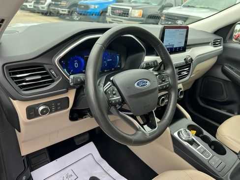 Certified 2022 Ford Escape SEL w/ Technology Package AWD/4WD image 5