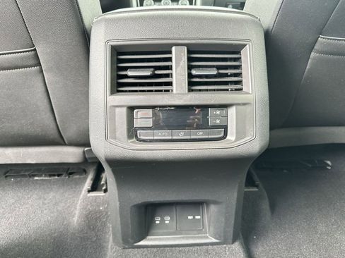 Used 2023 Volkswagen Atlas SE image 32