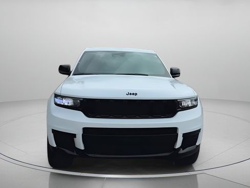 Used 2025 Jeep Grand Cherokee L Laredo image 5