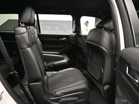 Used 2025 Jeep Grand Cherokee L Laredo image 33