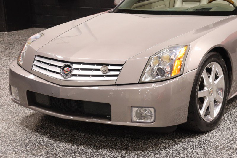 Used 2005 Cadillac XLR RWD image 13