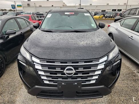 Used 2024 Nissan Rogue S image 2