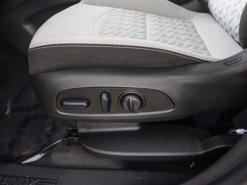 Used 2023 Chevrolet Equinox LT image 27