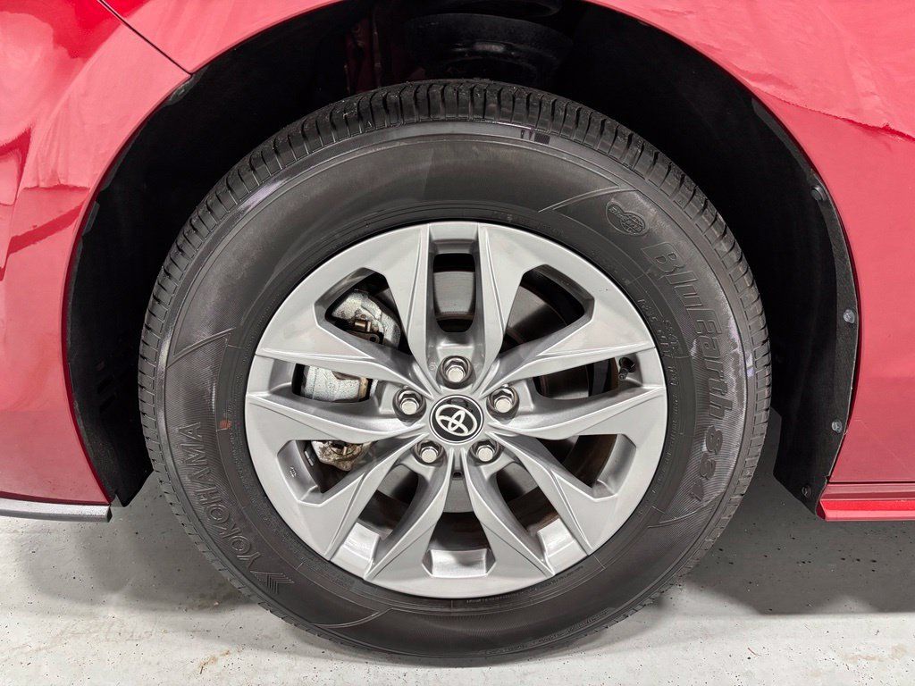 Used 2026 Toyota Sienna XLE AWD/4WD image 69
