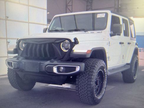 Used 2018 Jeep Wrangler Unlimited Sahara w/ Cold Weather Group AWD/4WD image 1