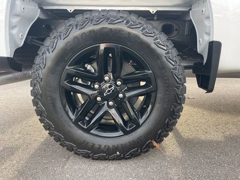 Used 2025 Chevrolet Silverado 1500 Custom Trail Boss AWD/4WD image 33