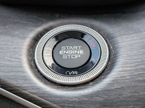 Used 2023 Jeep Grand Cherokee Limited RWD image 34