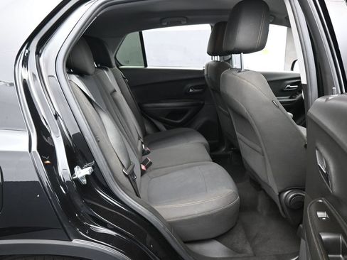 Used 2022 Chevrolet Trax LS w/ Tint and Cruise Package AWD/4WD image 32