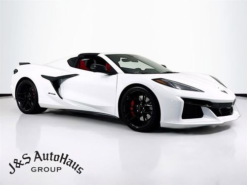 Used 2025 Chevrolet Corvette Z06 image 1