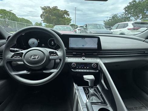 Used 2024 Hyundai Elantra SEL FWD image 18