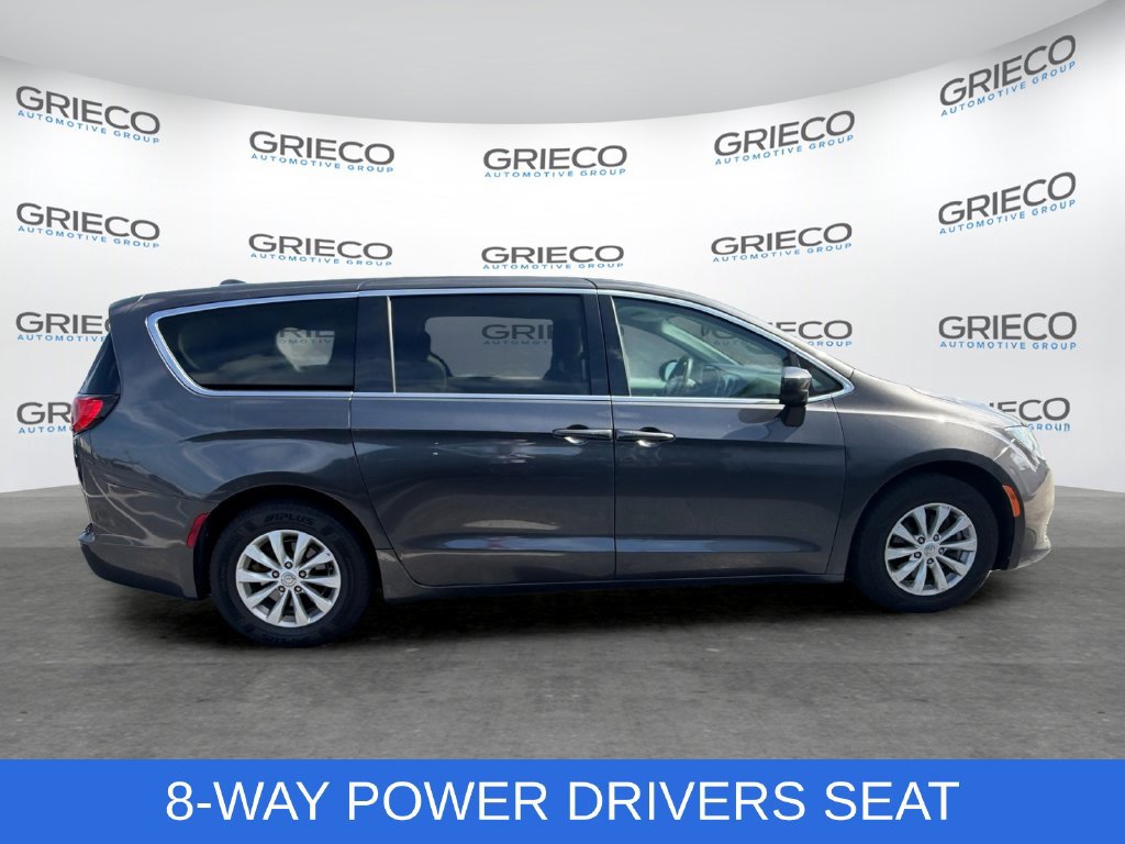Used 2017 Chrysler Pacifica Touring FWD image 8