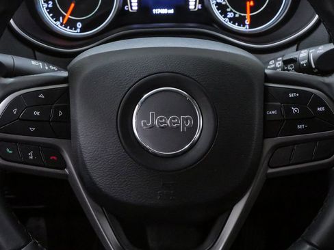 Used 2019 Jeep Cherokee Latitude Plus w/ Comfort/Convenience Group FWD image 20