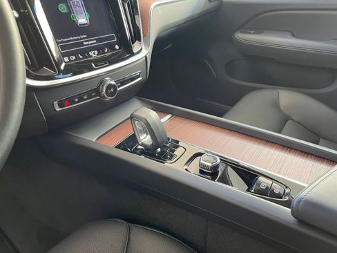 Used 2025 Volvo V60 B5 Cross Country Plus image 41