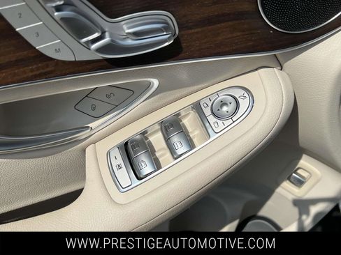 Used 2022 Mercedes-Benz GLC 300 4MATIC w/ Premium Package Lite image 17