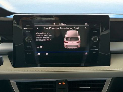 Used 2025 Volkswagen Taos SE FWD image 17