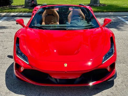 Used 2022 Ferrari F8 Tributo RWD image 3