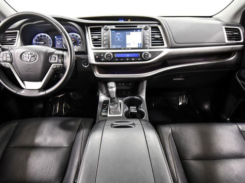 Used 2018 Toyota Highlander Limited w/ Carpet Mat Package (TMS) image 3