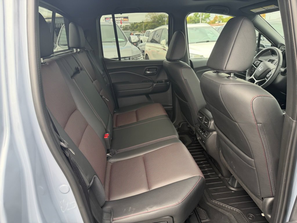 Used 2025 Honda Ridgeline Black Edition image 17