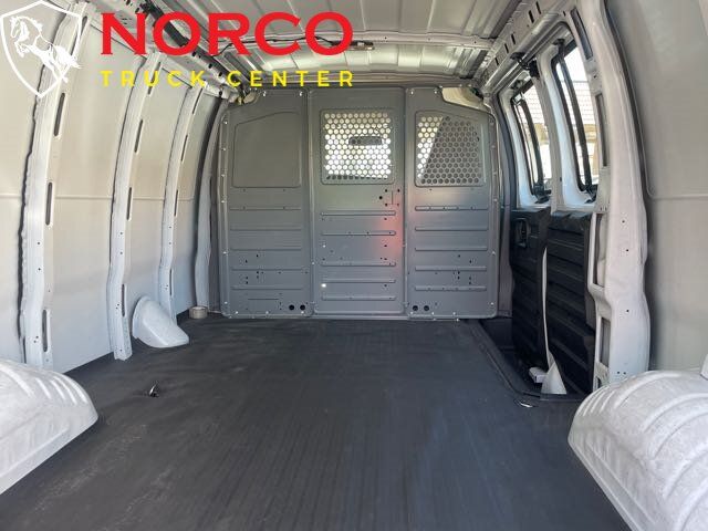 Used 2019 Chevrolet Express 2500 w/ Driver Convenience Package RWD image 6