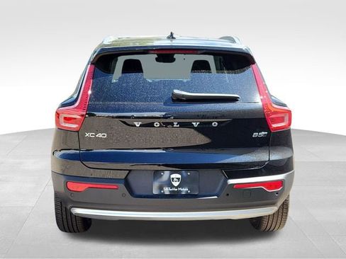 New 2025 Volvo XC40 B5 Core w/ Protection Package Premier AWD/4WD image 6
