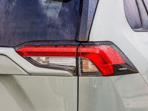 Used 2020 Toyota RAV4 XLE Premium image 10