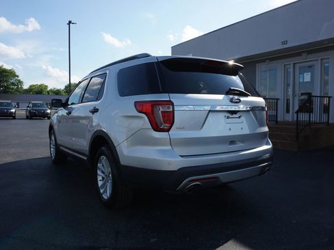 Used 2017 Ford Explorer XLT w/ Equipment Group 202A FWD image 7