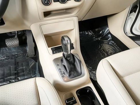 Used 2014 Volkswagen Tiguan SE image 14