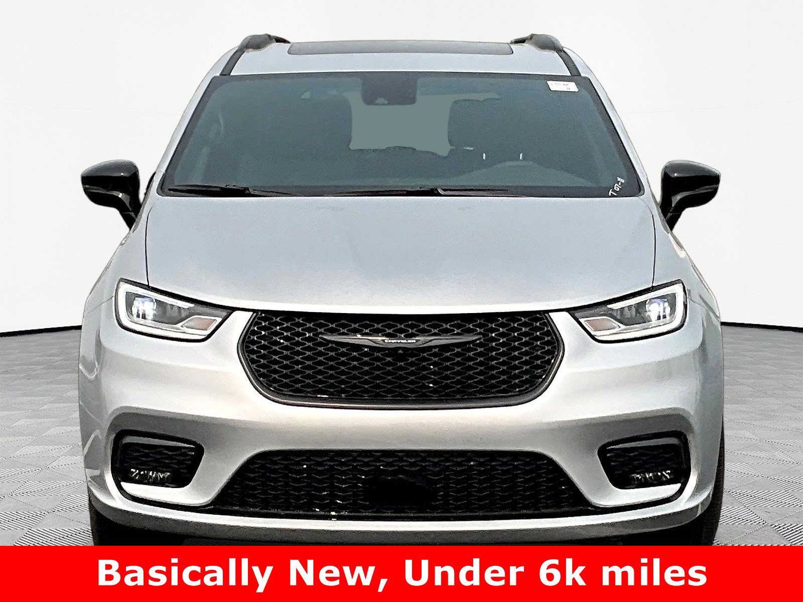 Used 2026 Chrysler Pacifica Select w/ S Appearance Package AWD/4WD image 2