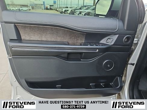 Used 2018 Ford Expedition Limited w/ Equipment Group 301A AWD/4WD image 14