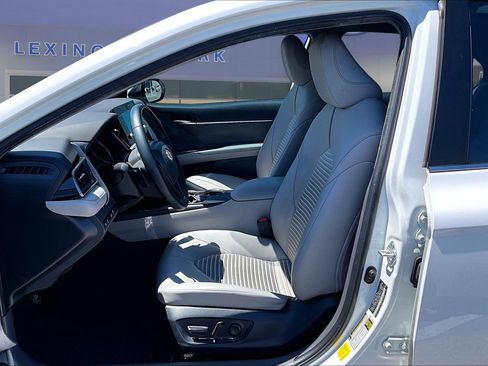 Used 2022 Toyota Camry SE FWD image 21