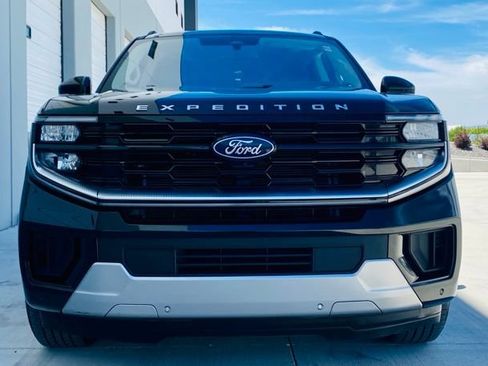 Certified 2025 Ford Expedition Max Platinum AWD/4WD image 2