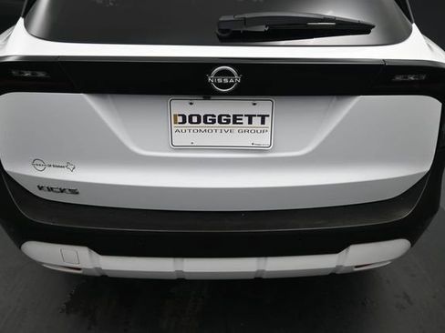 Used 2025 Nissan Kicks SV FWD image 9