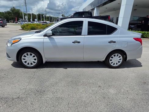 Used 2019 Nissan Versa S Plus FWD image 2