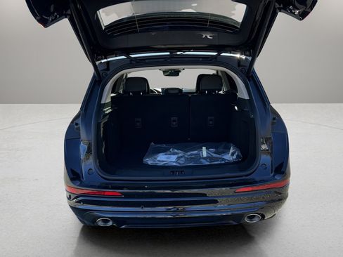 Used 2024 Lincoln Corsair Premiere w/ Equipment Group 101A image 7