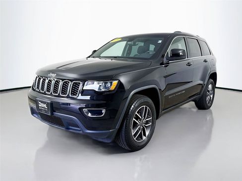 Used 2020 Jeep Grand Cherokee Laredo w/ 18" Wheel & 8.4" Radio Group AWD/4WD image 4