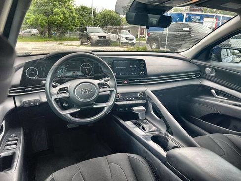 Used 2021 Hyundai Elantra SEL w/ Convenience Package FWD image 10