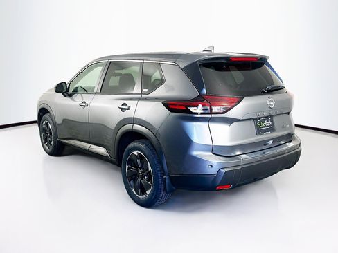 Used 2024 Nissan Rogue SV image 5