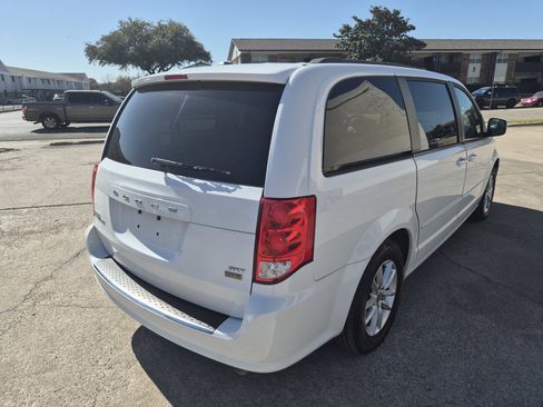 Used 2016 Dodge Grand Caravan SXT image 5