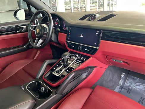 Used 2022 Porsche Cayenne w/ Premium Package Plus AWD/4WD image 20