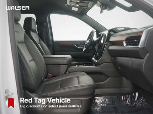 Used 2025 GMC Yukon Denali image 11