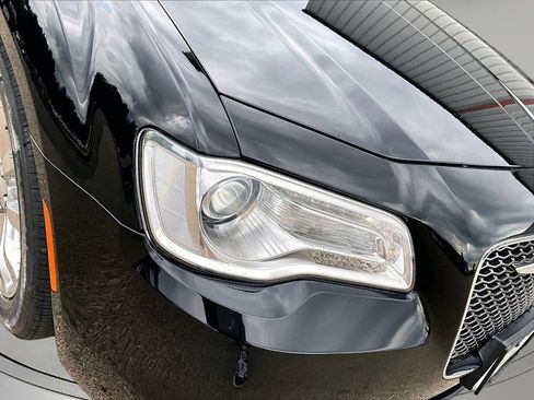 Used 2017 Chrysler 300 C AWD/4WD image 30