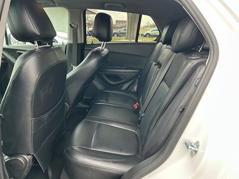 Used 2022 Chevrolet Trax LT w/ LT Convenience Package image 31